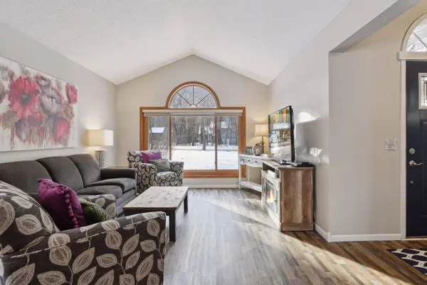 915 Lois LN, Lino Lakes, MN 55014