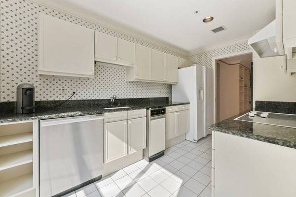 300 Boylston Street #907, Boston, MA 02116