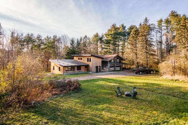 92 Edgecomb RD, Belfast, ME 04915