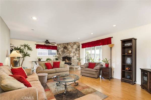 8201 Valencia, Huntington Beach, CA 92647