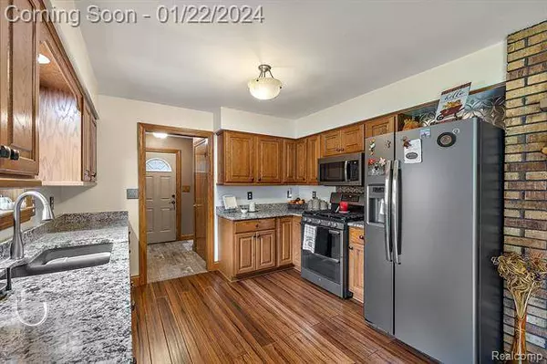 6346 BIG HAND Road, St Clair, MI 48079