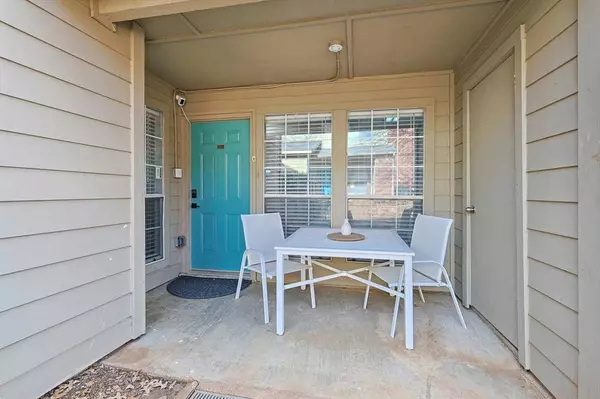 1432 Meadowood Village Drive, Fort Worth, TX 76120