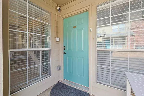 1432 Meadowood Village Drive, Fort Worth, TX 76120