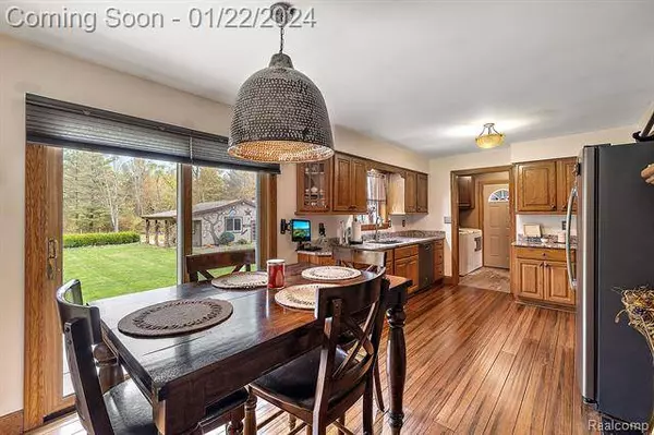 6346 BIG HAND Road, St Clair, MI 48079