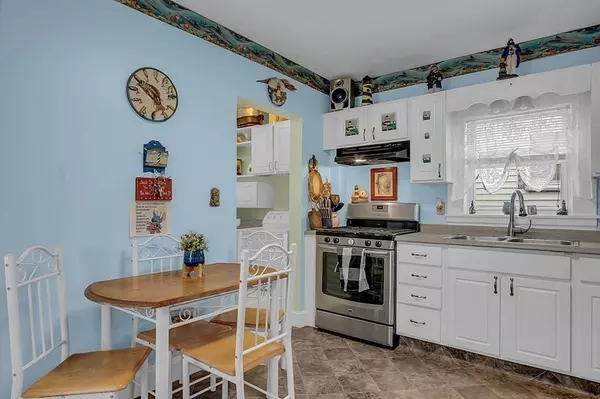 21 Powell St, Lowell, MA 01851