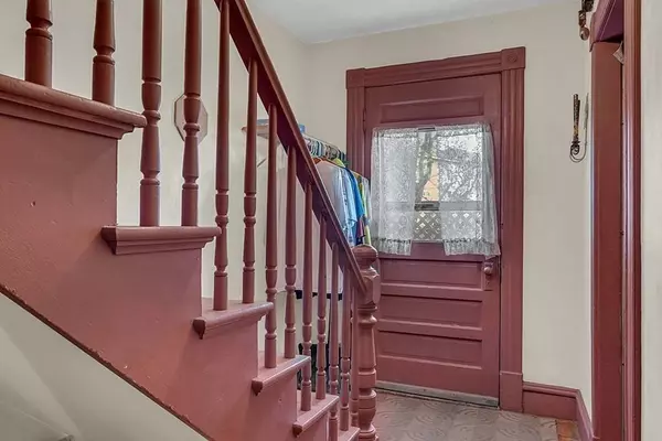 21 Powell St, Lowell, MA 01851