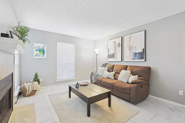 1432 Meadowood Village Drive, Fort Worth, TX 76120