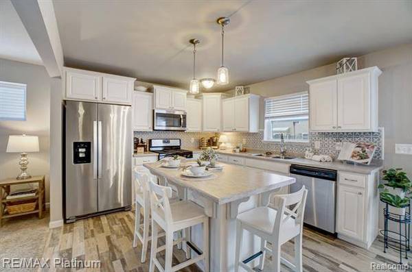 8565 SHIAWASSEE RIVER Drive, Fowlerville, MI 48836