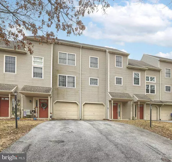 8557 ADAMS CT, Hummelstown, PA 17036