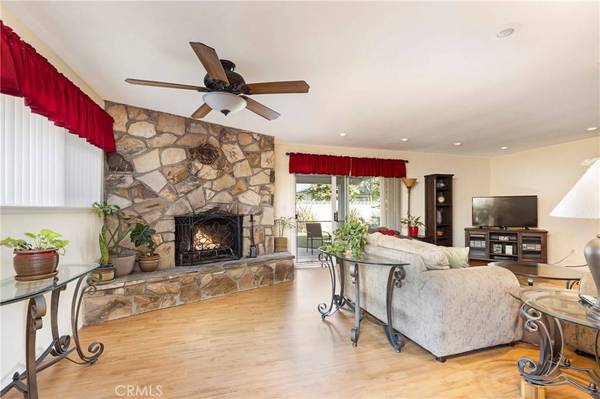 8201 Valencia, Huntington Beach, CA 92647