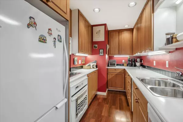 946 Peninsula AVE, San Mateo, CA 94401