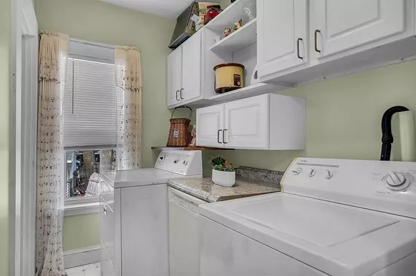 21 Powell St, Lowell, MA 01851