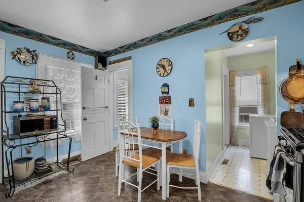 21 Powell St, Lowell, MA 01851