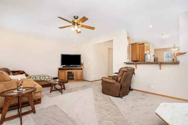 764 Bohannon CIR, Oswego, IL 60543