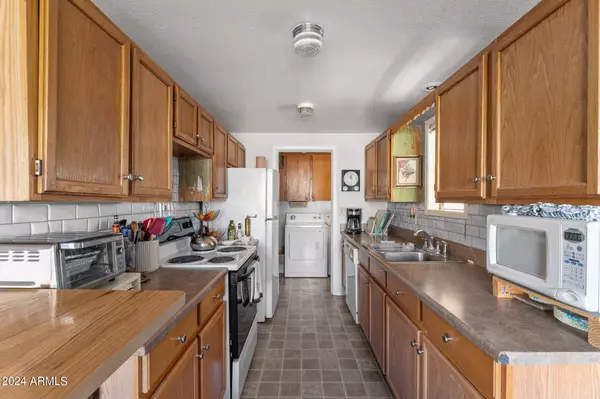 26810 S CHITTENDEN Street, Congress, AZ 85332