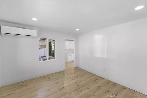 1194 N Loma Vista DR, Long Beach, CA 90813