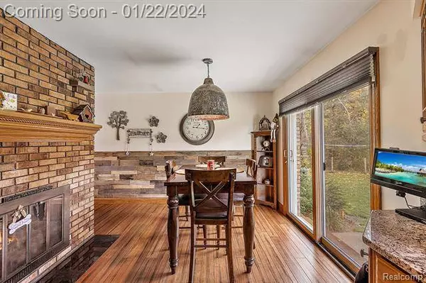 6346 BIG HAND Road, St Clair, MI 48079