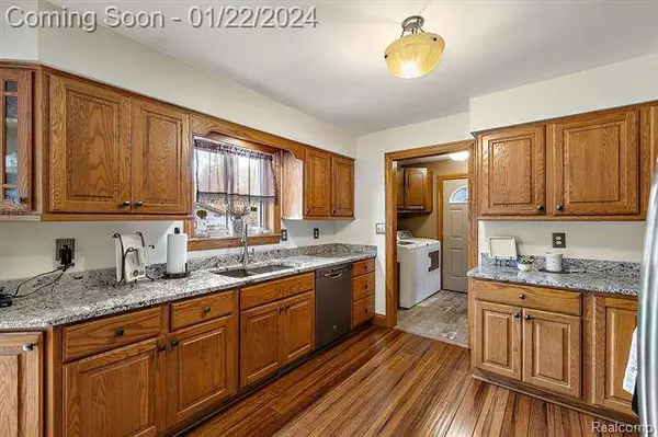 6346 BIG HAND Road, St Clair, MI 48079