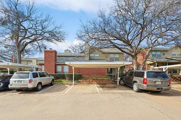 1432 Meadowood Village Drive, Fort Worth, TX 76120