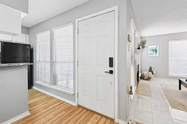 1432 Meadowood Village Drive, Fort Worth, TX 76120