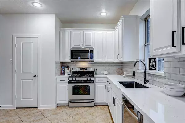 7707 Lakeside Manor, Pearland, TX 77581