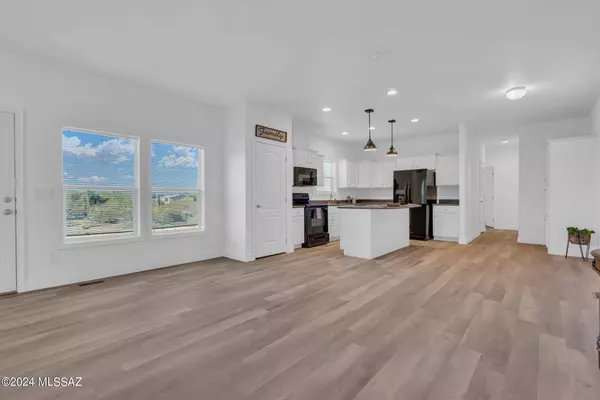 6358 N Van Ark Road, Tucson, AZ 85743