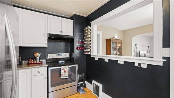 1410 S 19th St, La Crosse, WI 54601