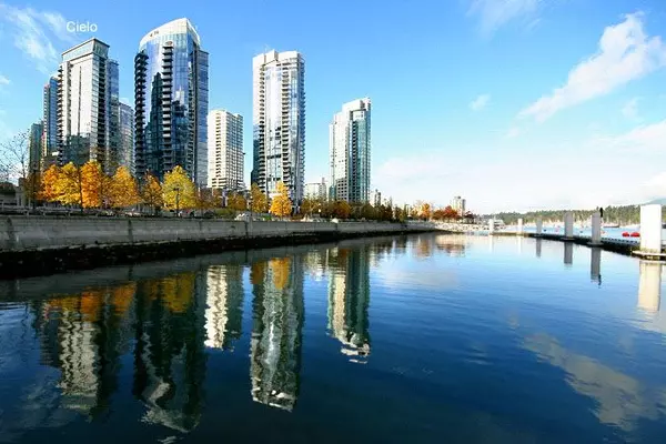 exterior neighbourhood photo showing the coal harbour sea wall