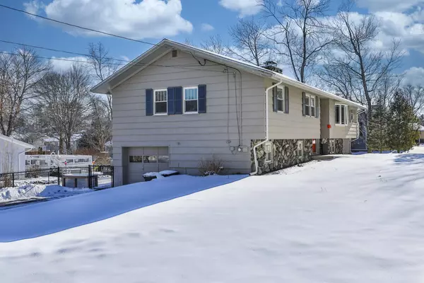 10 Lucille AVE, Salem, NH 03079