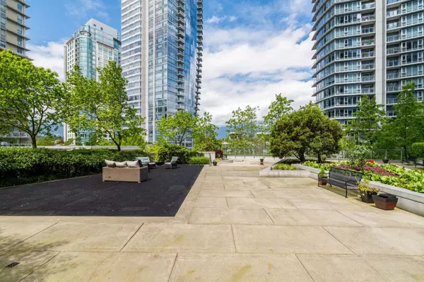 the third floor community garden and children's play area at the cielo at 1205 west hastings street in coal harbour
