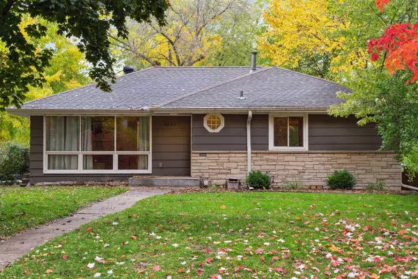 4261 France AVE N, Robbinsdale, MN 55422