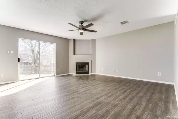 408 Camaron Woods Drive, Schertz, TX 78154