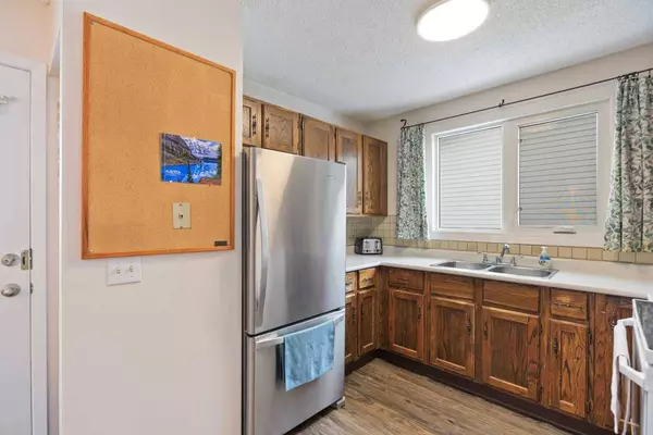 112 Pineland PL NE, Calgary, AB T1Y 3K2