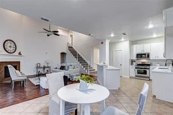 7707 Lakeside Manor, Pearland, TX 77581