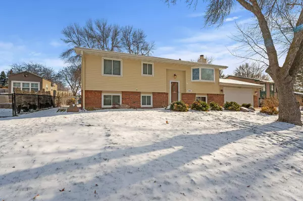 9340 Wedgwood LN N, Maple Grove, MN 55369