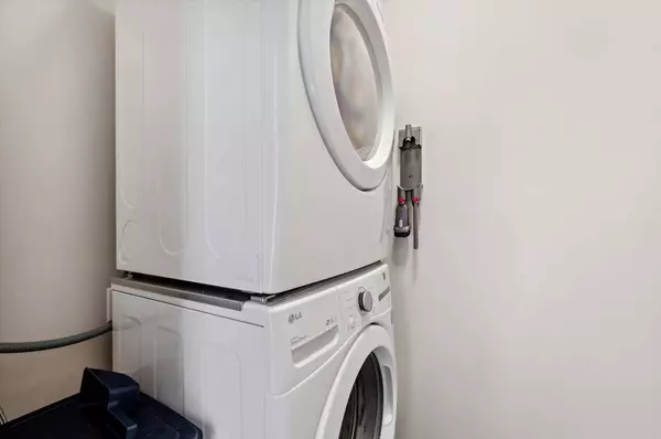 211 Aspen Stone BLVD SW #2204, Calgary, AB T3H 0K1