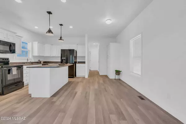 6358 N Van Ark Road, Tucson, AZ 85743