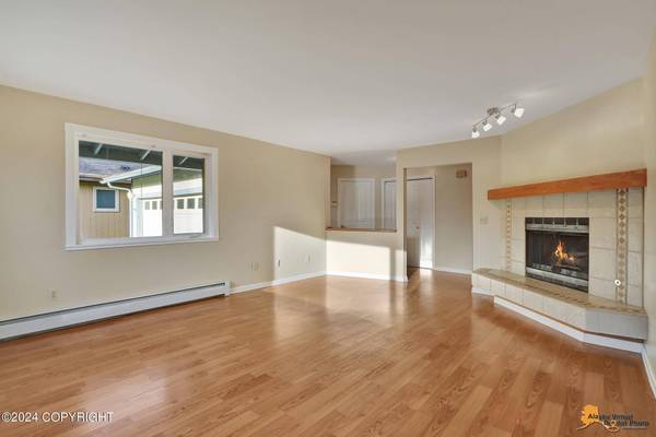 4011 Woronzof DR, Anchorage, AK 99517