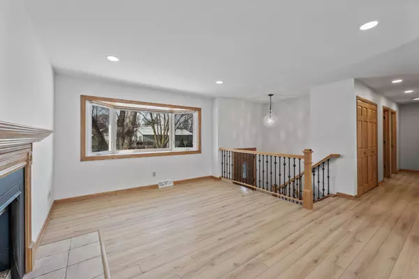 9340 Wedgwood LN N, Maple Grove, MN 55369