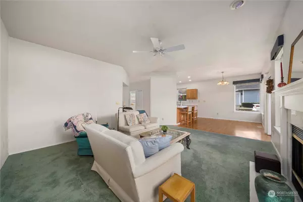 1118 Garden CIR, Fircrest, WA 98466