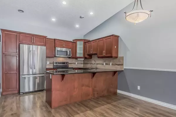 702 Sunvale CRES NE, High River, AB T1V 0G7