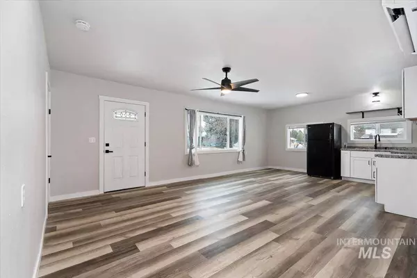 110 E 3rd Street North, Middleton, ID 83644