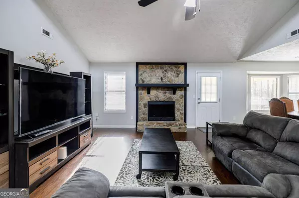 1299 Bugle CT, Hampton, GA 30228