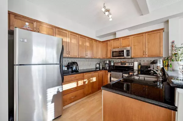 211 Aspen Stone BLVD SW #2204, Calgary, AB T3H 0K1