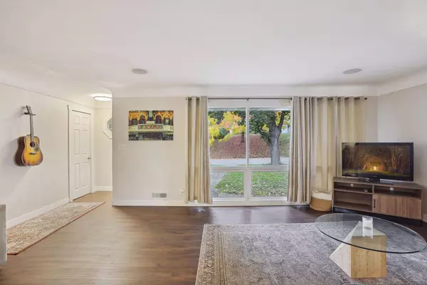 4261 France AVE N, Robbinsdale, MN 55422