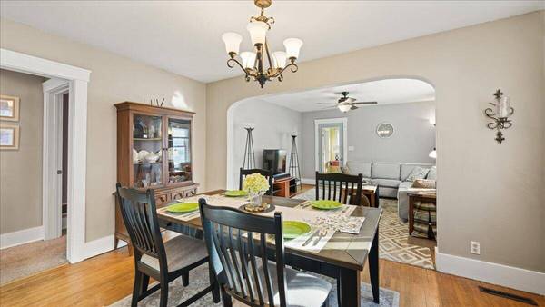 1410 S 19th St, La Crosse, WI 54601