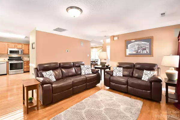 15005 Wiltshire Manor DR, Charlotte, NC 28278