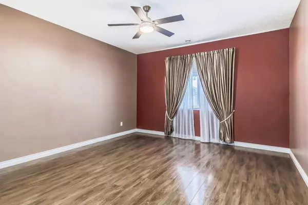 702 Sunvale CRES NE, High River, AB T1V 0G7