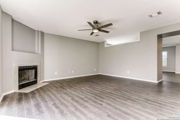 408 Camaron Woods Drive, Schertz, TX 78154