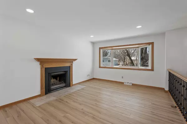 9340 Wedgwood LN N, Maple Grove, MN 55369